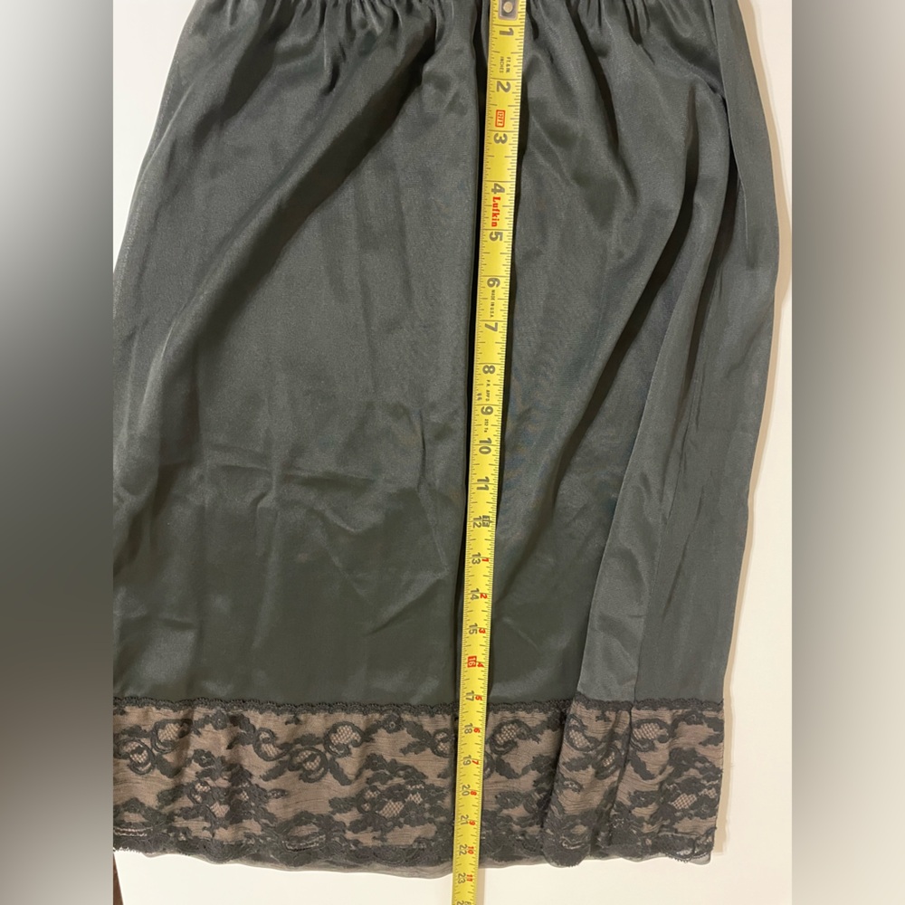 Vintage 70s Pembroke Black Lace Trim Half Slip Size Small - Picture 12 of 12